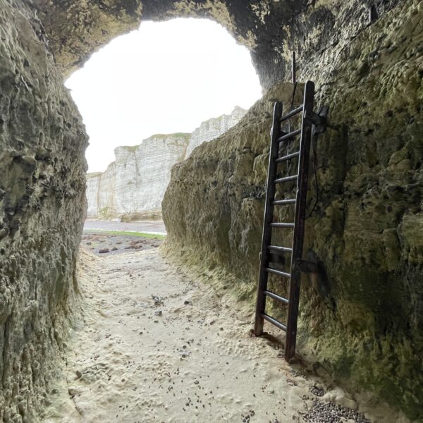 Étretat – Accéder en aval de la Manneporte depuis la valleuse d’Antifer