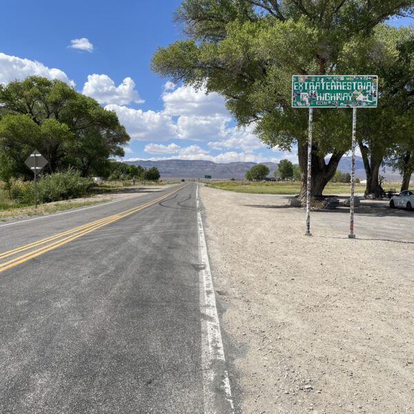 Au Nevada, la State Route 375 a été baptisée « Extraterrestrial Highway »