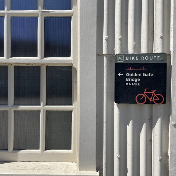 Photo minimaliste vers le Golden gate bridge SF