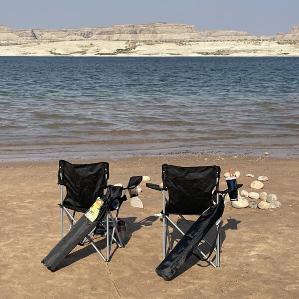 Photo minimaliste sur le rivage du lake Powell