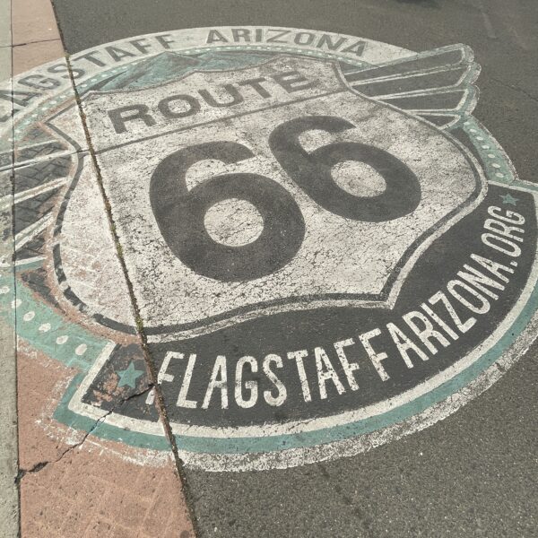 Traversée de Flagstaff par la mythique Route 66