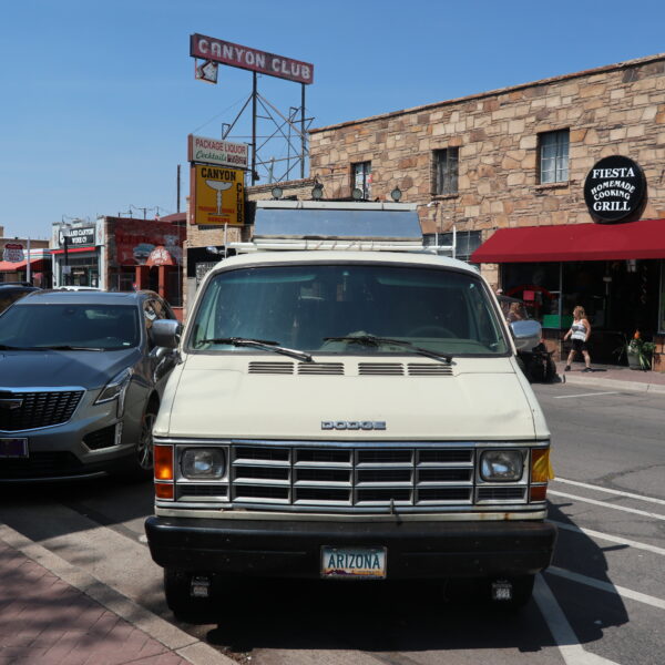 Route 66 : une Dodge à Williams, Arizona